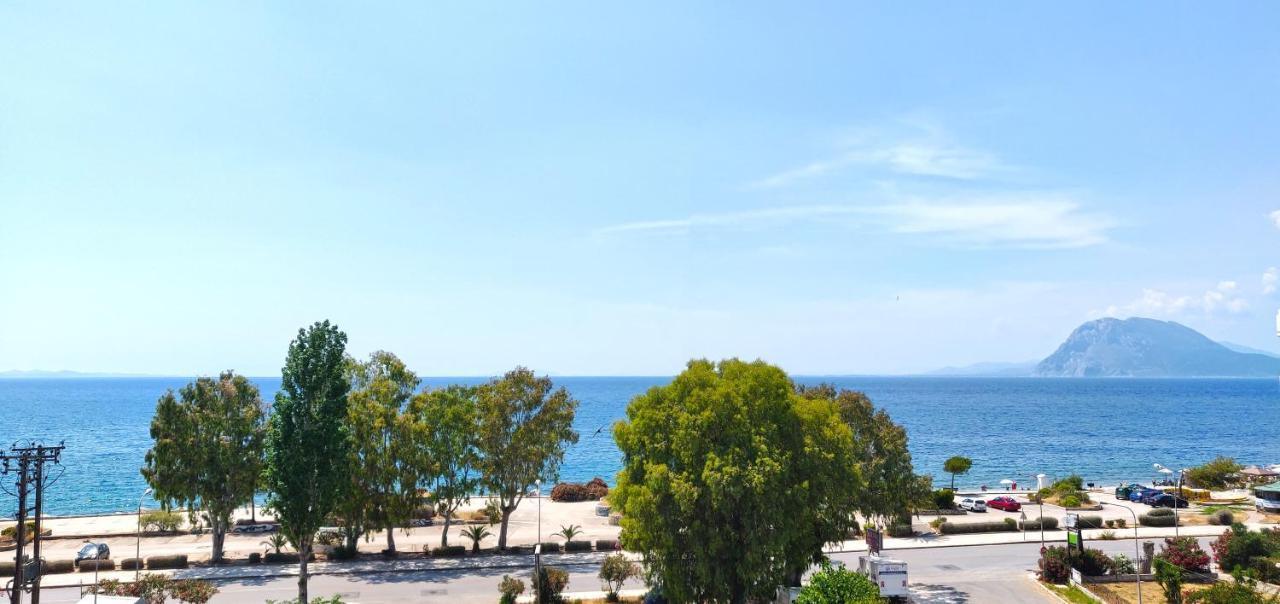 Delfini Hotel Патра Екстериор снимка
