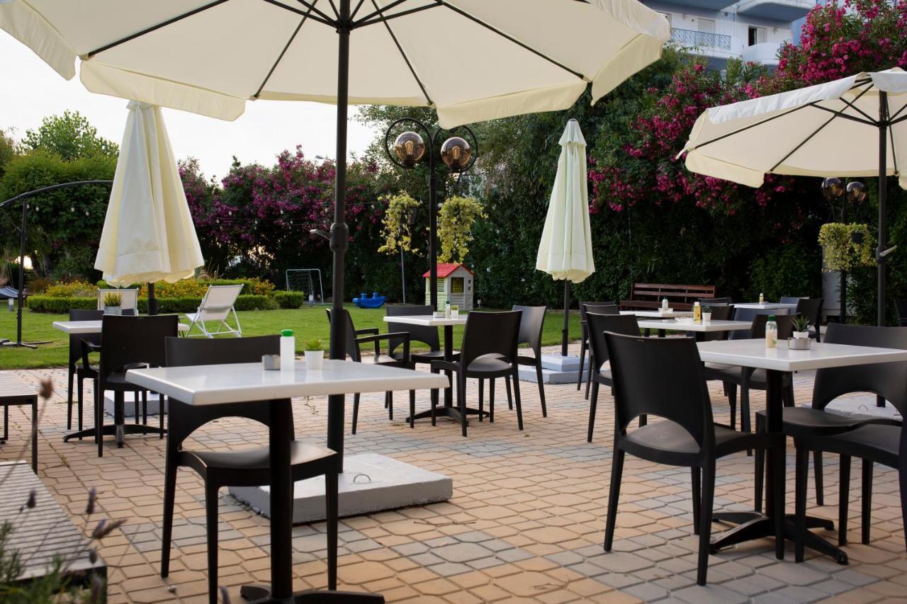 Delfini Hotel Патра Екстериор снимка