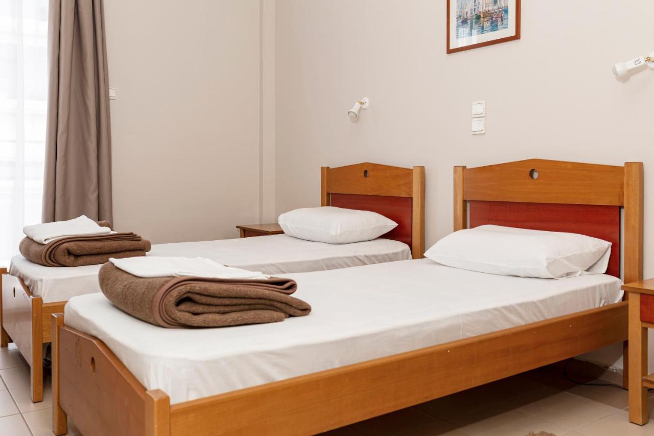 Delfini Hotel Патра Екстериор снимка