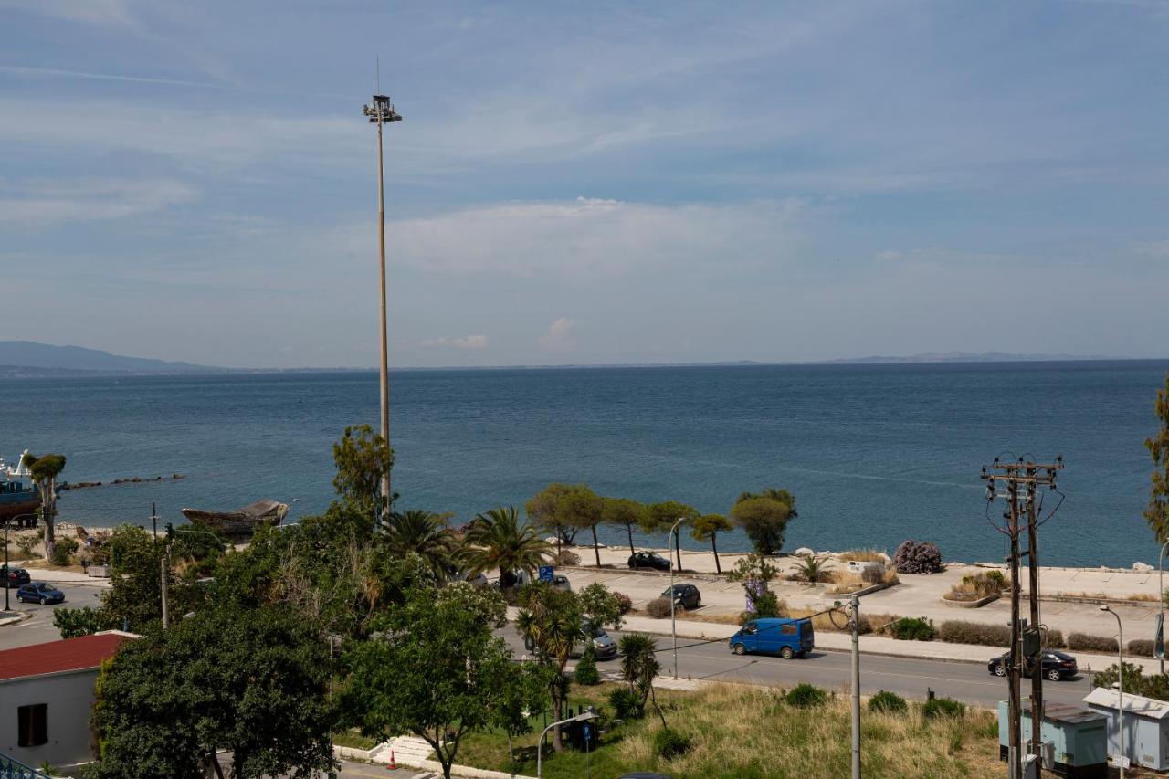 Delfini Hotel Патра Екстериор снимка