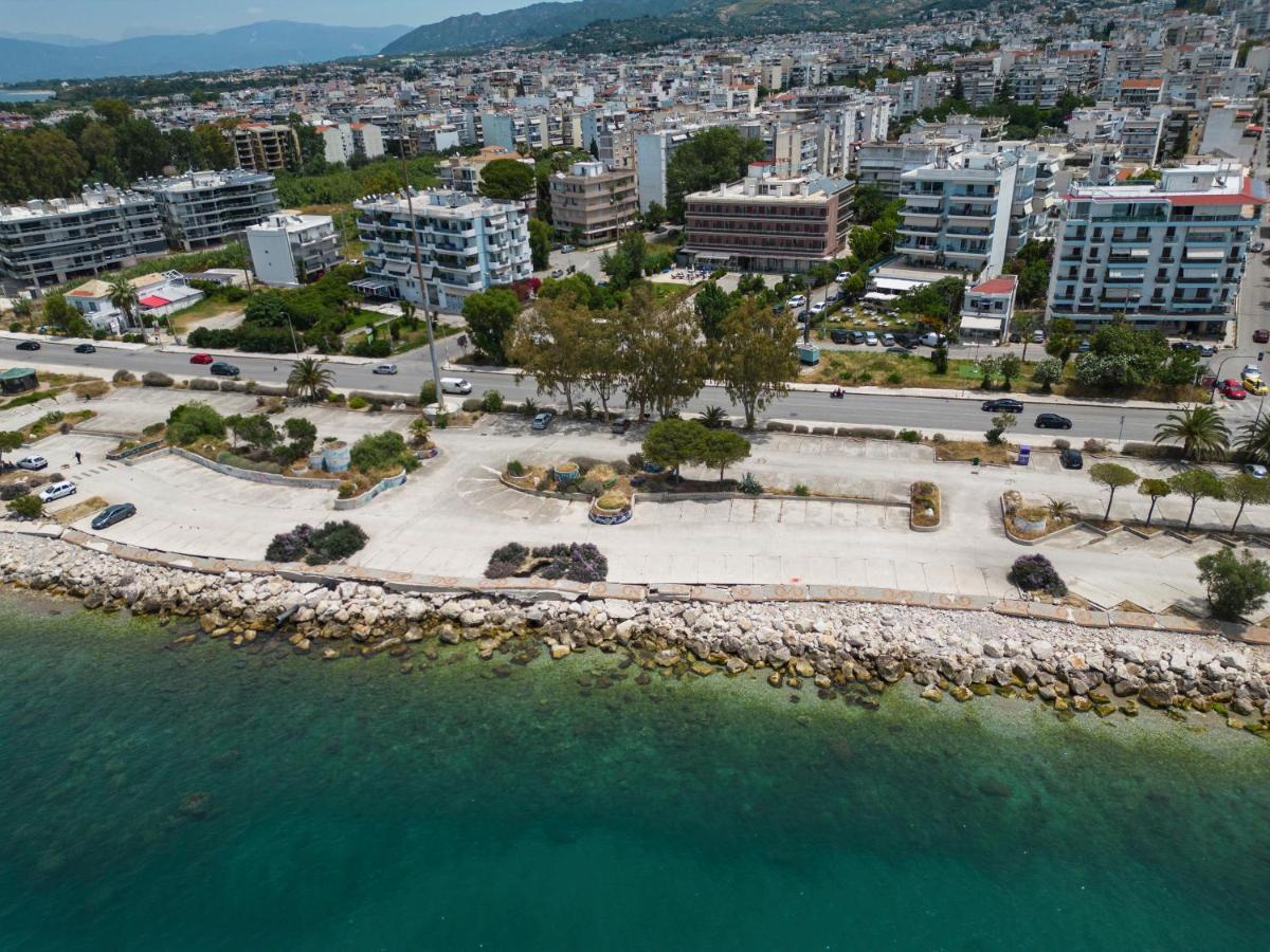 Delfini Hotel Патра Екстериор снимка