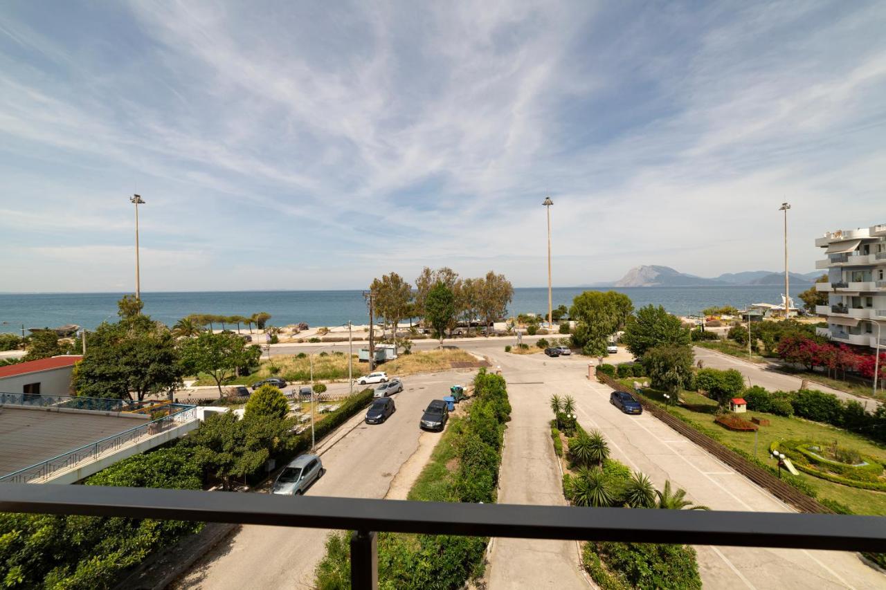 Delfini Hotel Патра Екстериор снимка