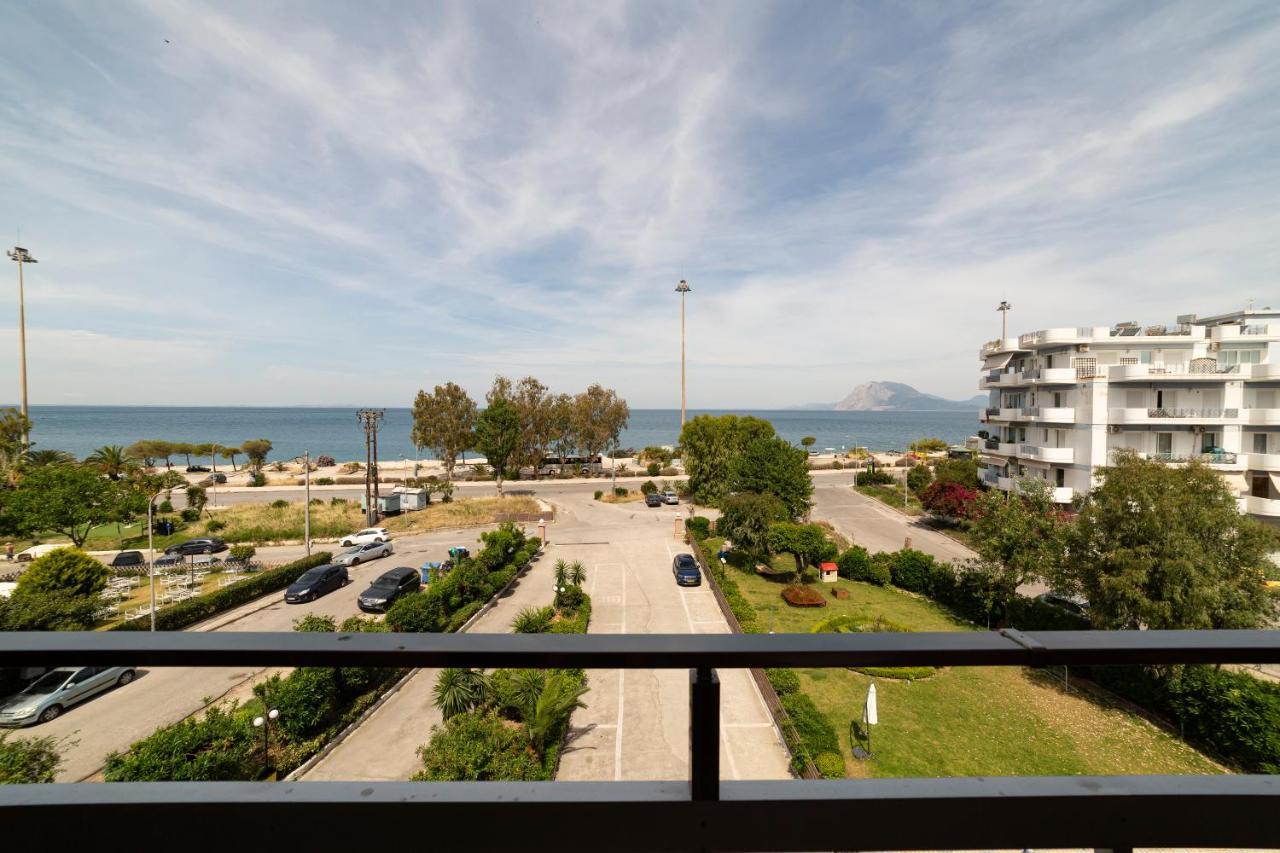 Delfini Hotel Патра Екстериор снимка