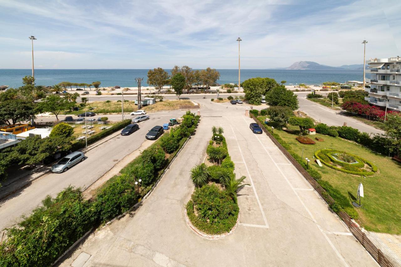 Delfini Hotel Патра Екстериор снимка
